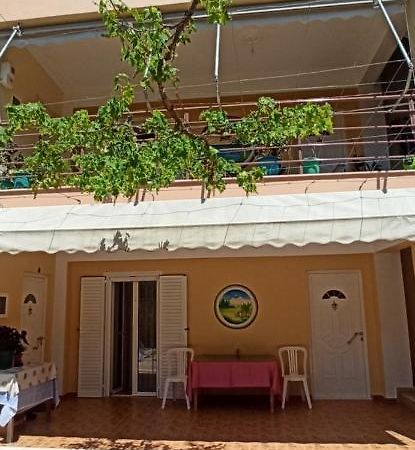 Villa Family Bitri Piqeras Buitenkant foto