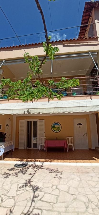 Villa Family Bitri Piqeras Buitenkant foto