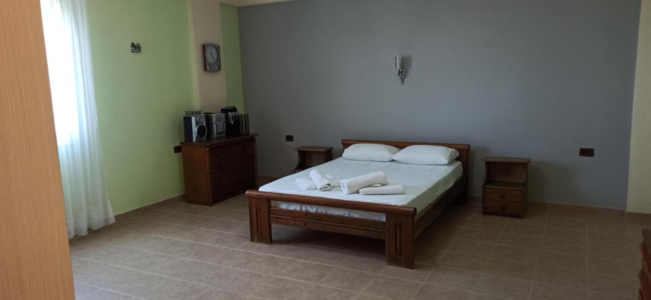 Villa Family Bitri Piqeras Buitenkant foto