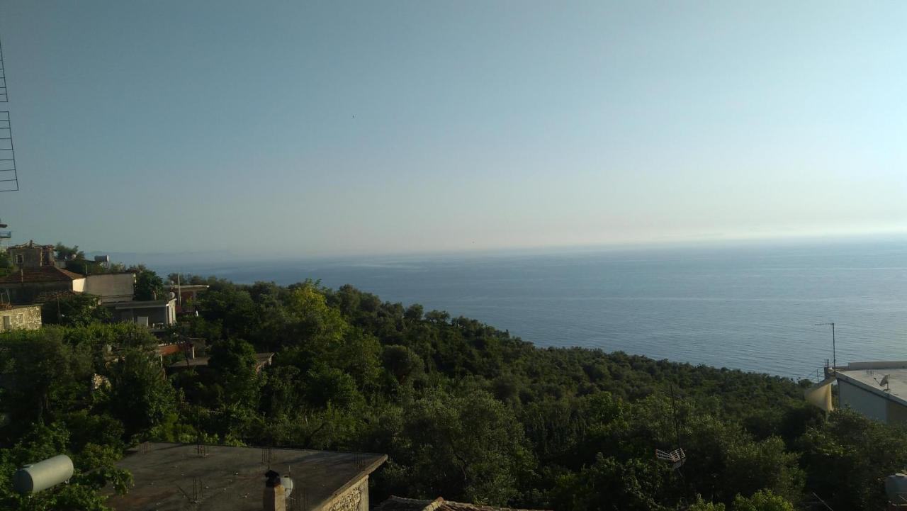 Villa Family Bitri Piqeras Buitenkant foto